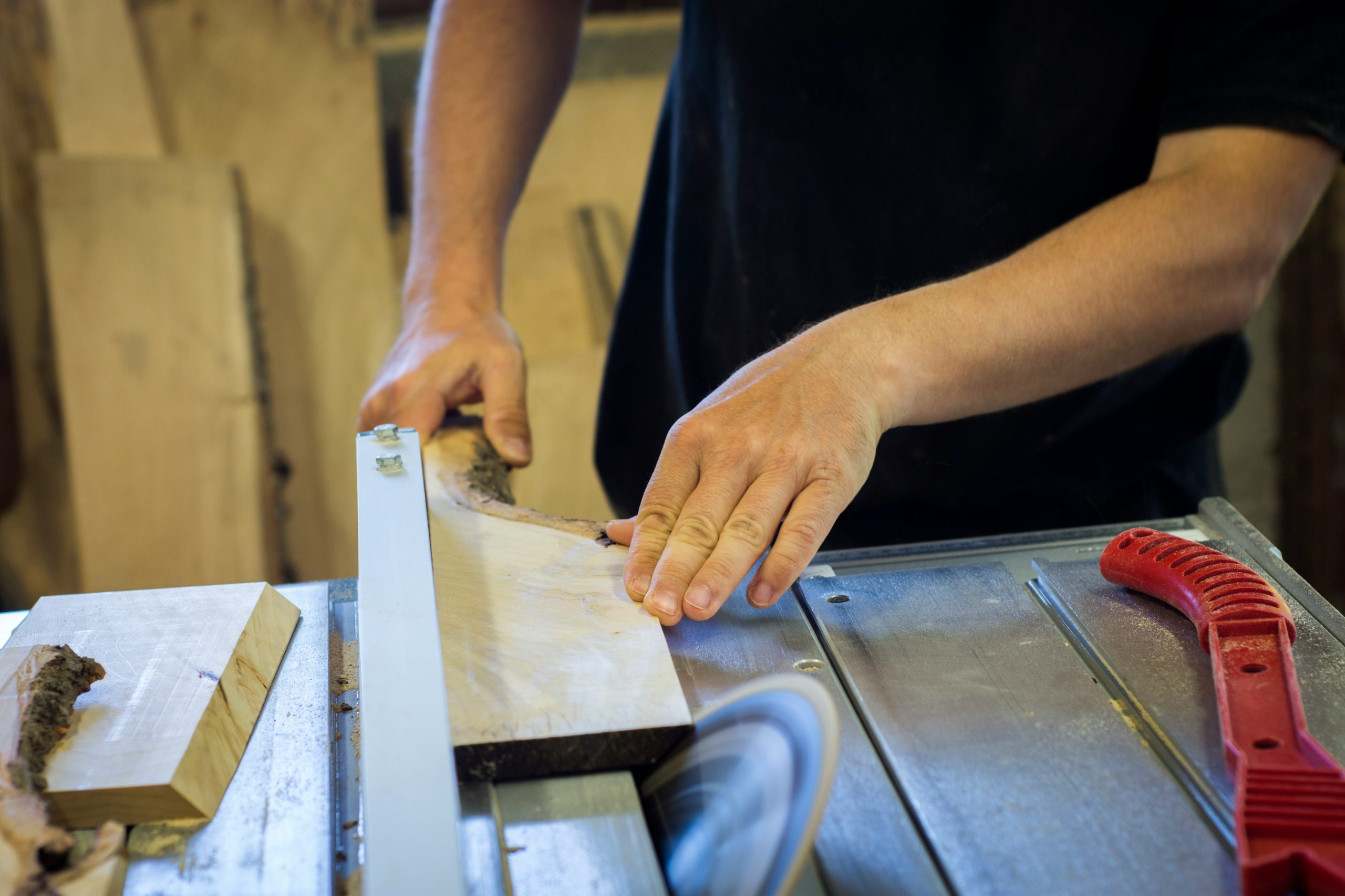 large sélection d'outils de menuiserie de haute qualité pour tous vos projets de travail du bois. découvrez nos scies, rabots, perceuses et plus encore.