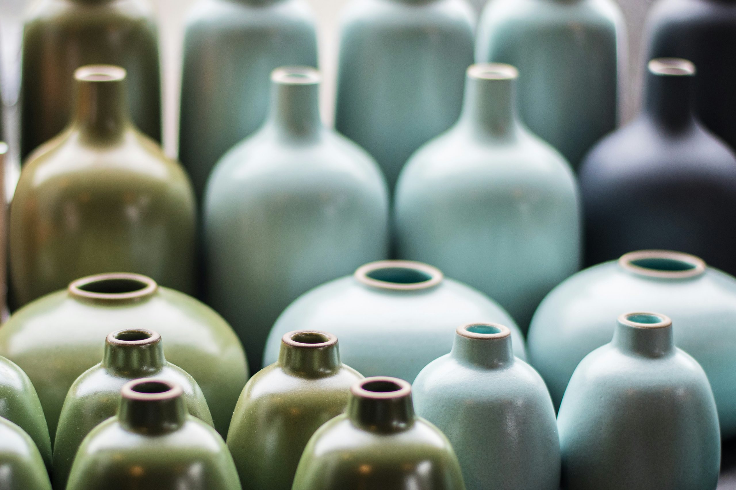 découvrez les différentes techniques de poterie pour créer des œuvres uniques et originales avec notre guide complet sur les techniques de poterie.