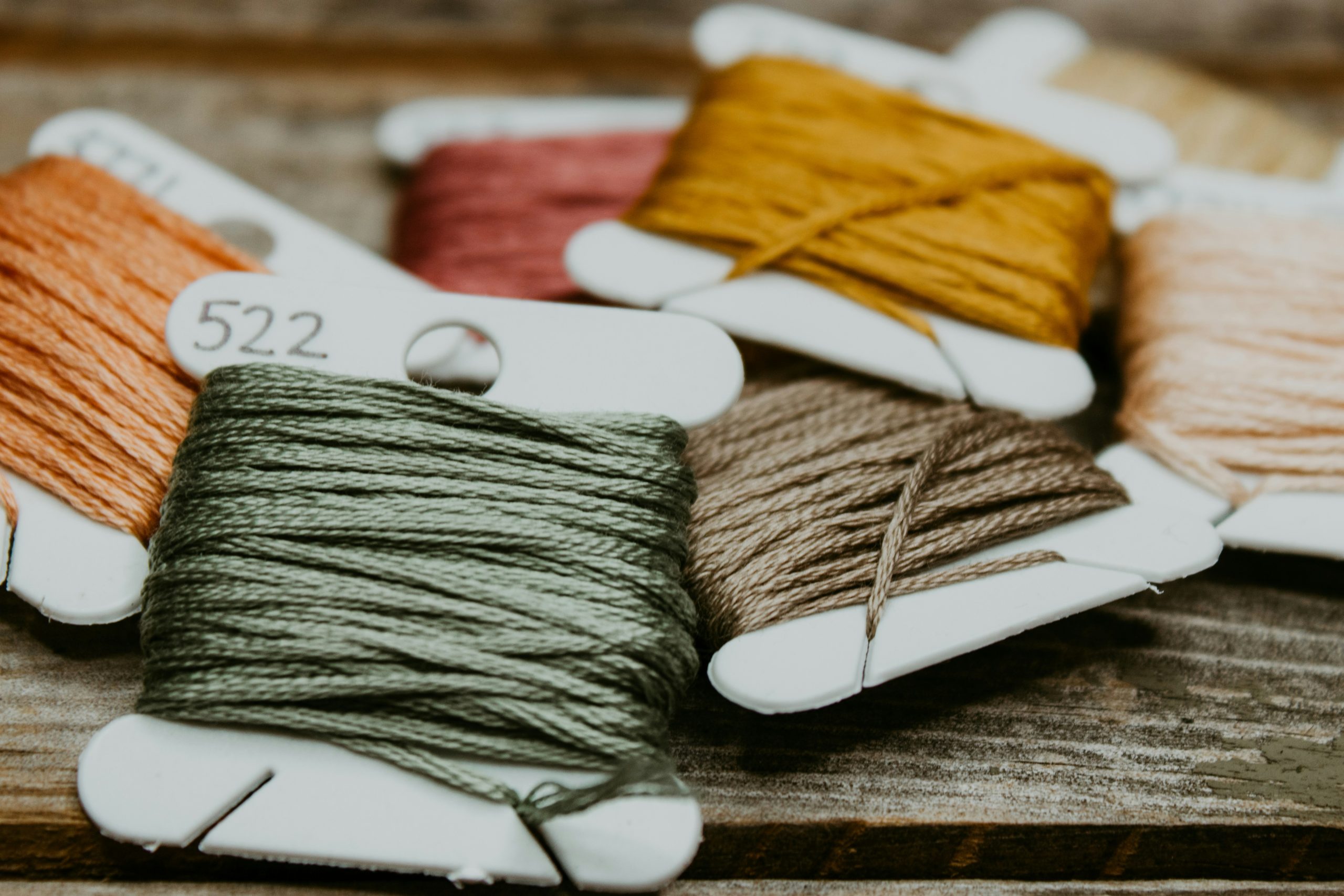 découvrez des techniques avancées de couture pour améliorer vos compétences et réaliser des créations impeccables avec ce guide détaillé.